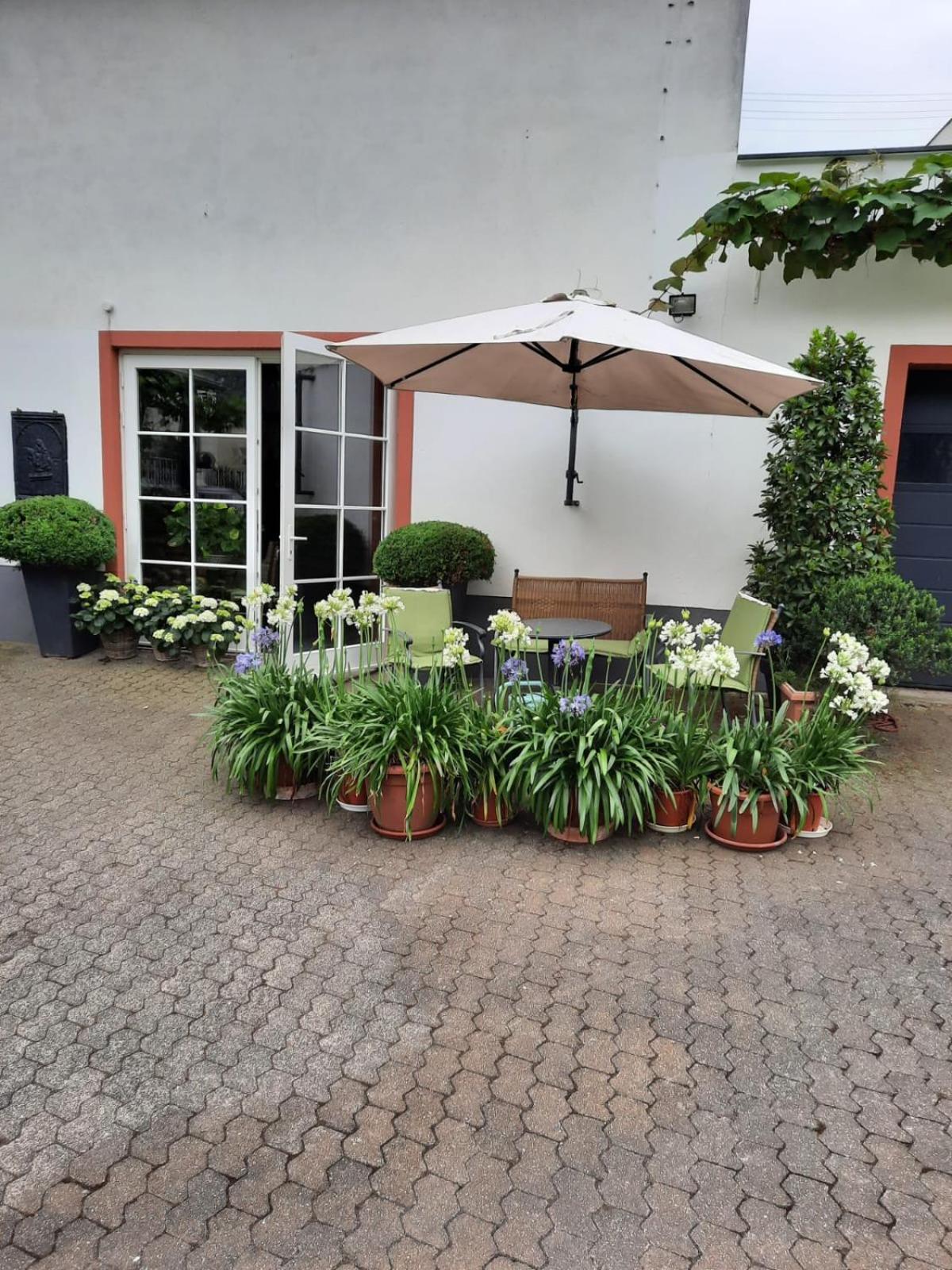 Landhauskiebel Erden Bagian luar foto